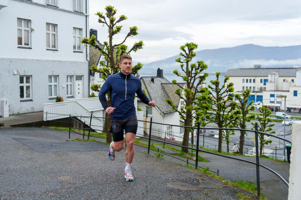 Adrian løper hjemme